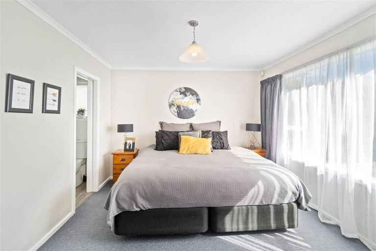 Photo of property in 36 Cutts Road, Russley, Christchurch, 8042