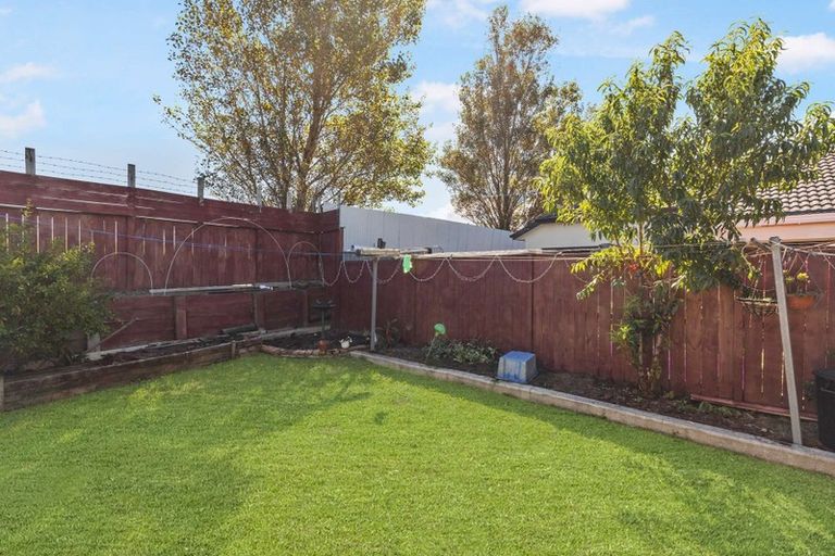 Photo of property in 17 Ashmere Lane, Weymouth, Auckland, 2103