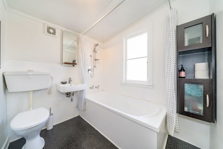 Photo of property in 8 Pitt Street, Moera, Lower Hutt, 5010