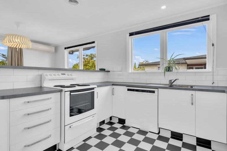 Photo of property in 13 Mangarau Crescent, Havelock North, 4130