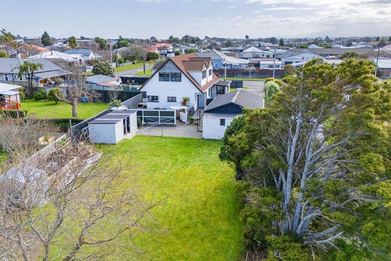 Photo of property in 16 Douglas Street, Hawera, 4610