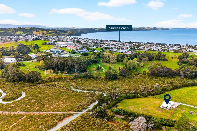 Photo of property in 20 Te Whau Lane, Snells Beach, 0920