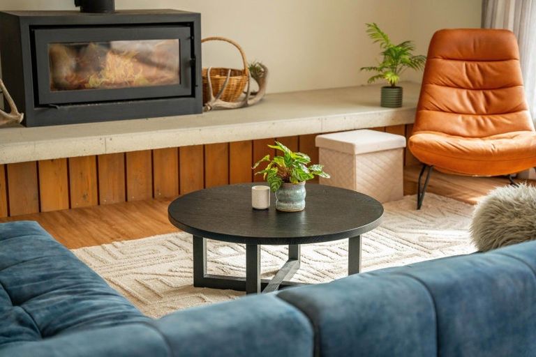 Photo of property in 8 Nga Tui Lane, Acacia Bay, Taupo, 3385