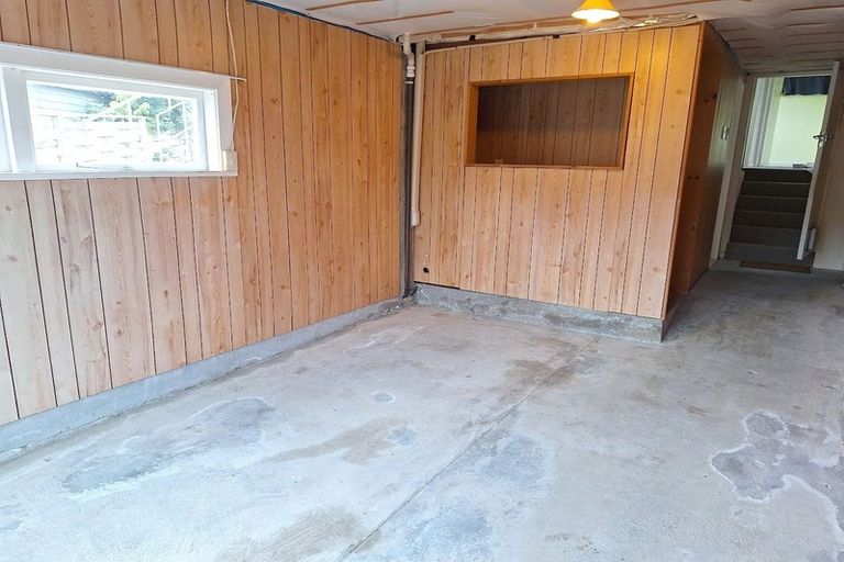 Photo of property in 6 Whirinaki Crescent, Heretaunga, Upper Hutt, 5018