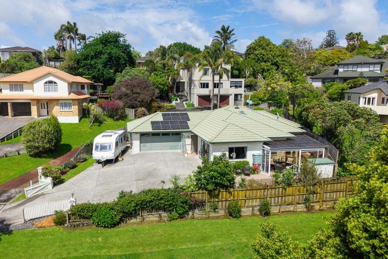 Photo of property in 16 Sherwood Grove, Northcross, Auckland, 0630