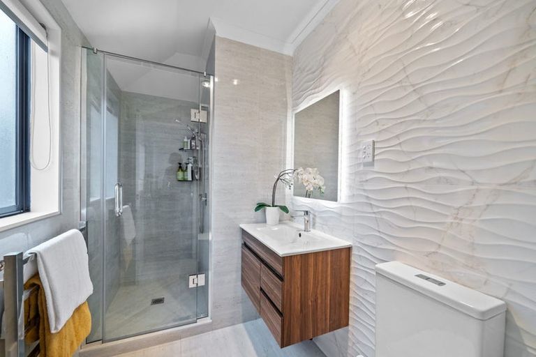 Photo of property in 15 Zefiro Drive, Massey, Auckland, 0614