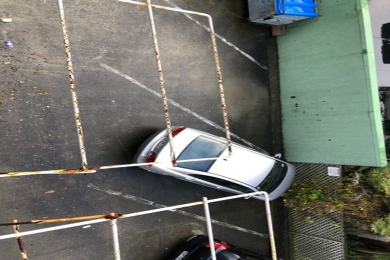 Photo of property in 8/52 Russell Terrace, Berhampore, Wellington, 6023