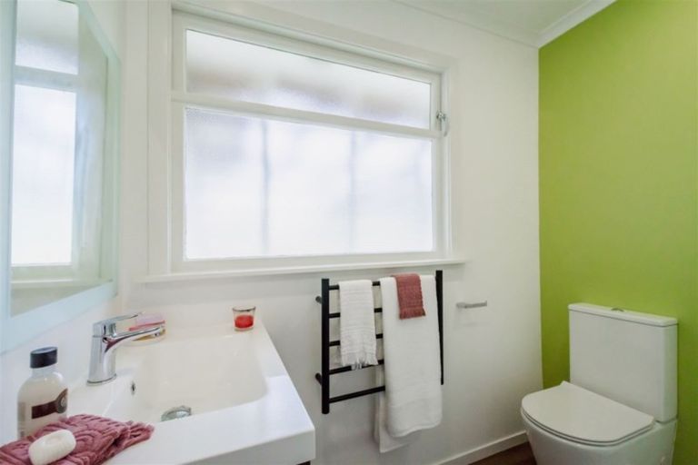 Photo of property in 6 Mazengarb Road, Paraparaumu Beach, Paraparaumu, 5032