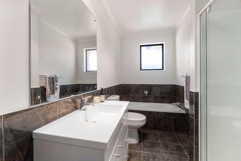 Photo of property in 65a Willerton Avenue, New Lynn, Auckland, 0600