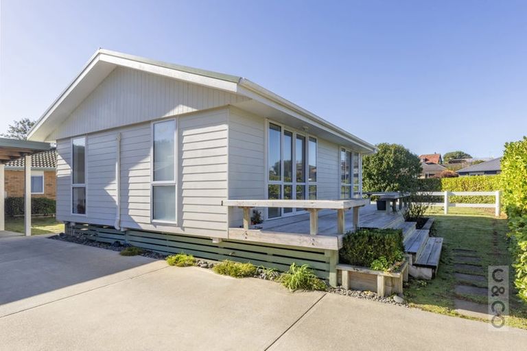 Photo of property in 2 Applemoors Way, Riverhead, 0820