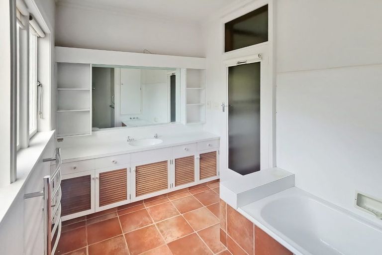 Photo of property in 35 Ropata Crescent, Boulcott, Lower Hutt, 5010