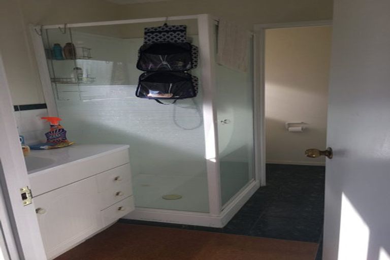 Photo of property in 16 Oliver Twist Avenue, Mellons Bay, Auckland, 2014