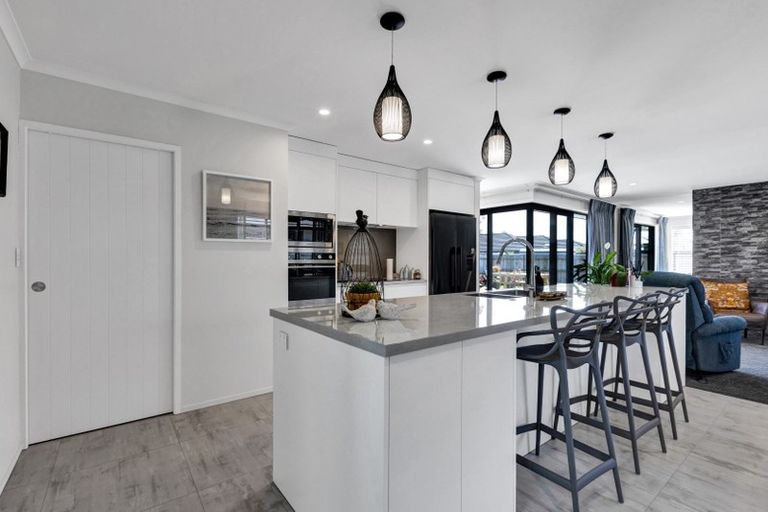 Photo of property in 3 Tupare Place, Highlands Park, New Plymouth, 4312