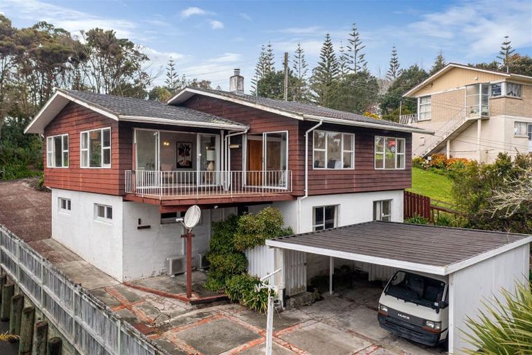 Photo of property in 358 Glenfield Road, Glenfield, Auckland, 0629