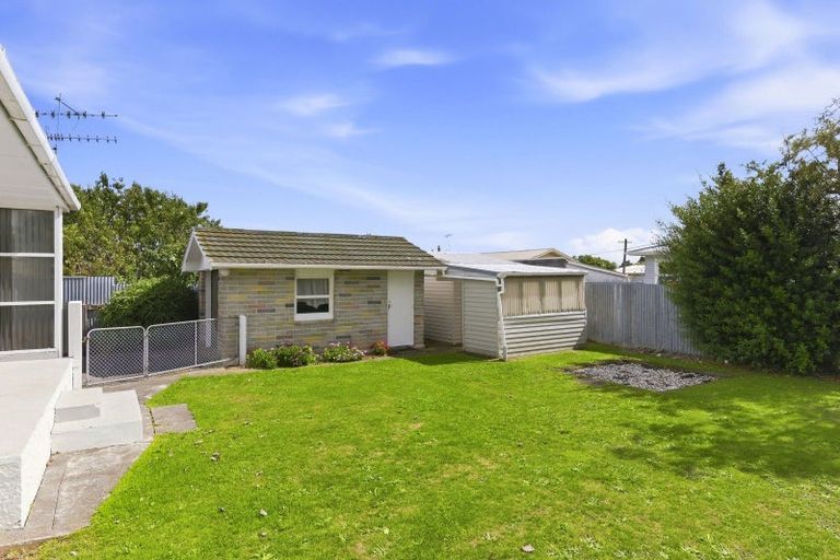 Photo of property in 3 Selwyn Street, Levin, 5510