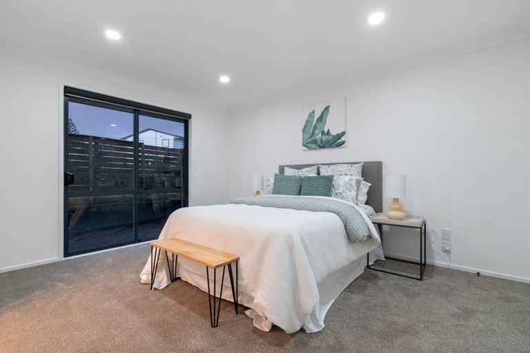 Photo of property in 12 Hocken Place, Mangere Bridge, Auckland, 2022