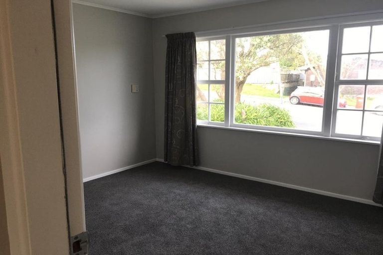 Photo of property in 66 Stewart Drive, Newlands, Wellington, 6037