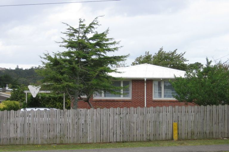 Photo of property in 58 Beach Haven Road, Beach Haven, Auckland, 0626