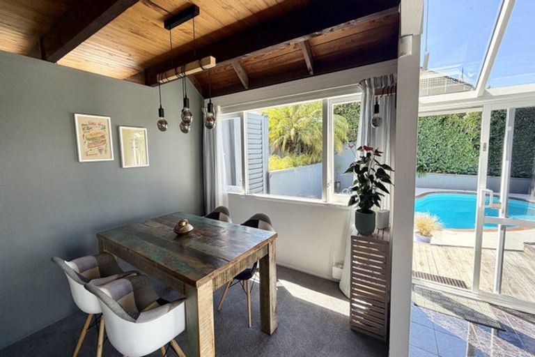 Photo of property in 52 Balmain Road, Chatswood, Auckland, 0626