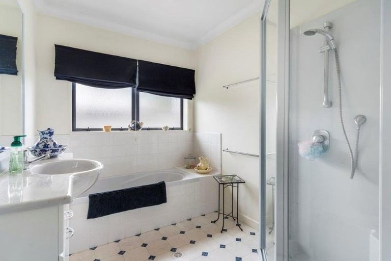 Photo of property in 401b Great South Road, Opaheke, Papakura, 2113