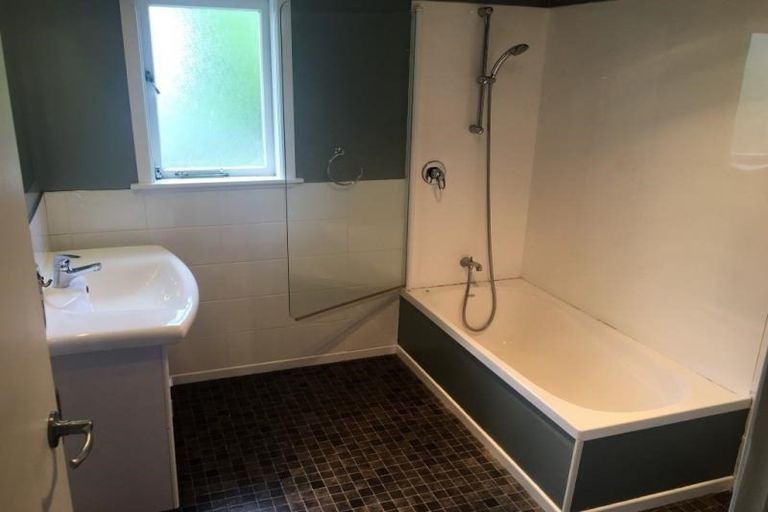 Photo of property in 6 Crompton Road, Massey, Auckland, 0614