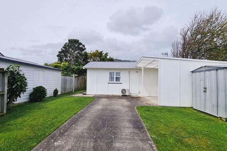 Photo of property in 32 Rimu Street, Waikanae, 5036