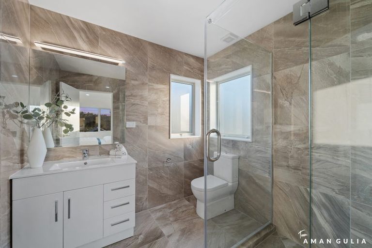 Photo of property in 208a Henderson Valley Road, Henderson, Auckland, 0612