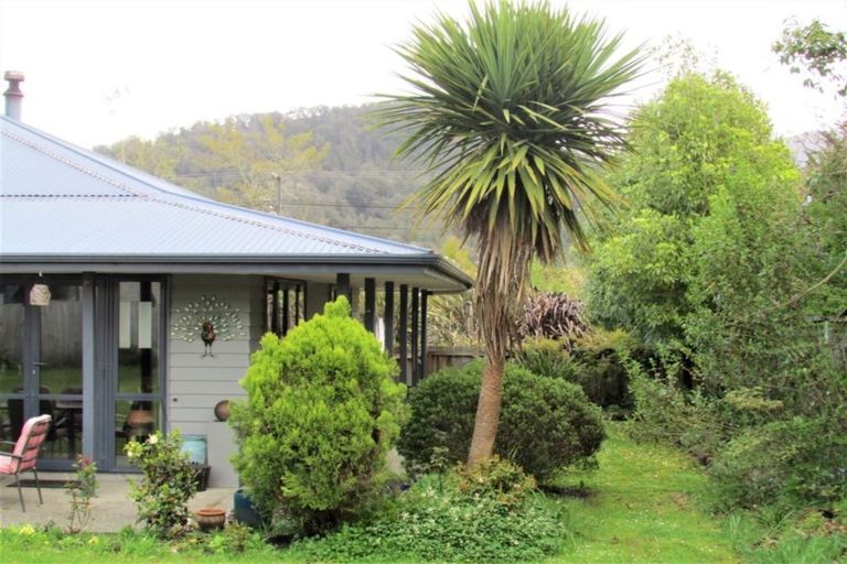 Photo of property in 37 Stafford Street, Blackball, 7804