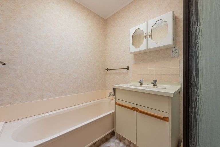 Photo of property in 1/60 Garden Road, Avalon, Lower Hutt, 5011