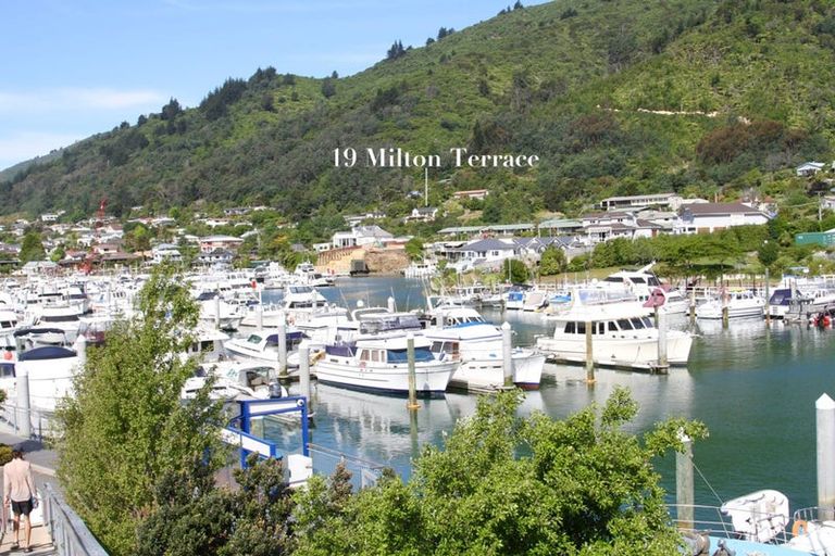 Photo of property in 19 Milton Terrace, Picton, 7220