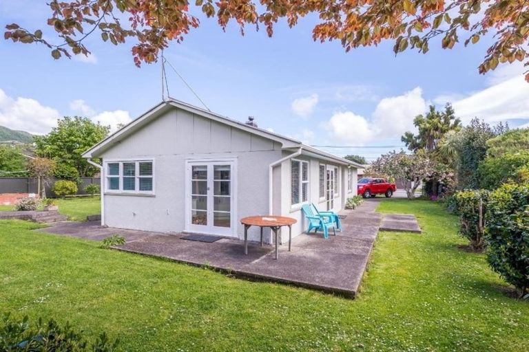 Photo of property in 3 Sunny Glen, Waikanae, 5036