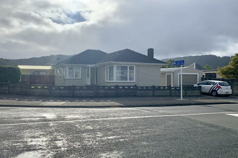 Photo of property in 34 Parkway, Wainuiomata, Lower Hutt, 5014
