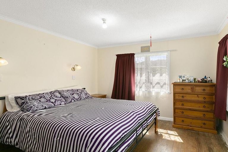 Photo of property in 24 Korau Grove, Stokes Valley, Lower Hutt, 5019