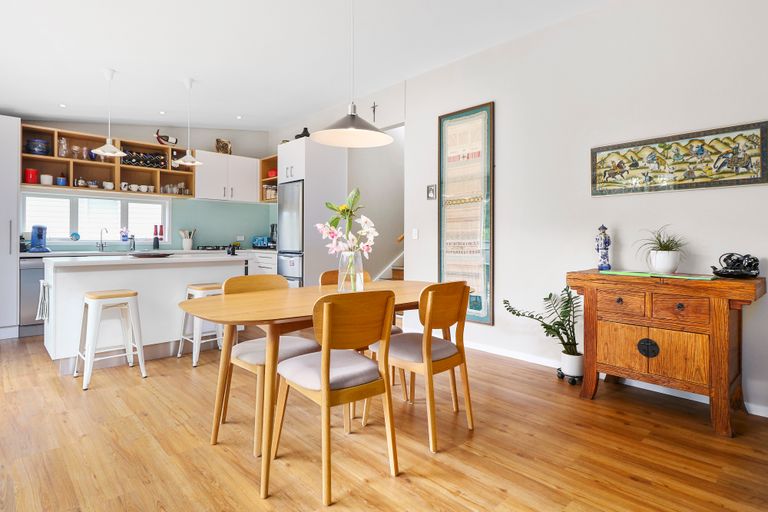 Photo of property in 4 Mccahon Place, Titirangi, Auckland, 0604