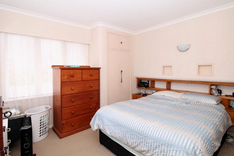 Photo of property in 20a Beaubank Road, Kelston, Auckland, 0602