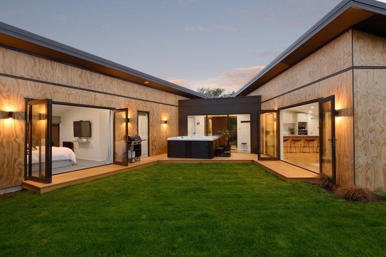 Photo of property in 98 Osborne Street, Waltham, Christchurch, 8011