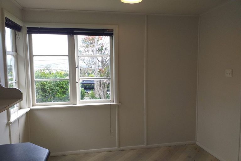 Photo of property in 253 Great North Road, Henderson, Auckland, 0612