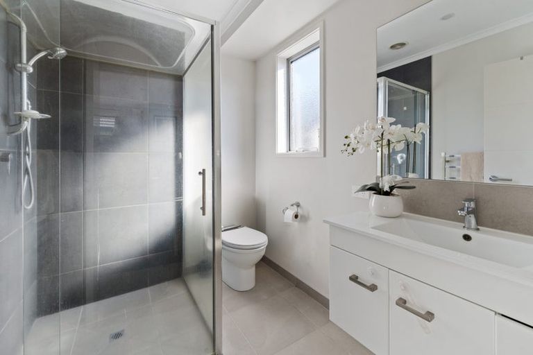 Photo of property in 32 Rainey Crescent, Papamoa Beach, Papamoa, 3118