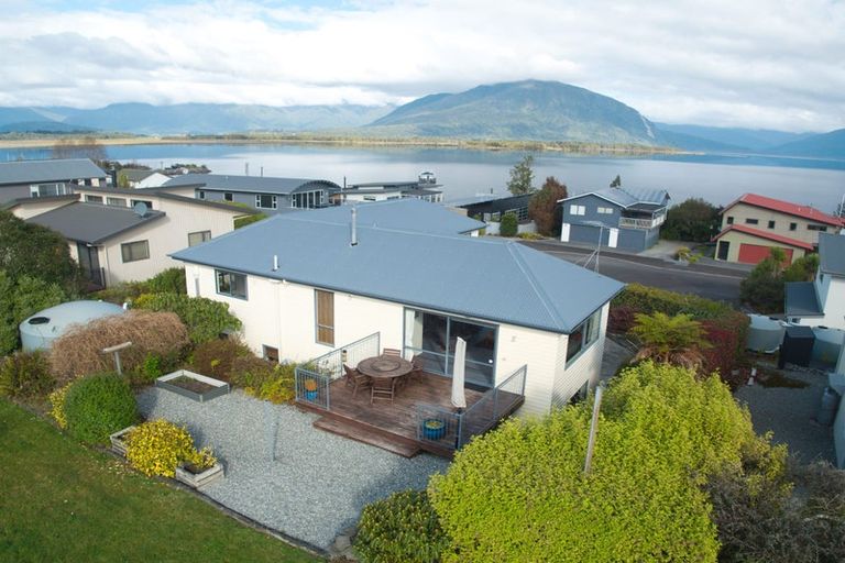 Photo of property in 9 Ranui Place, Moana, 7872