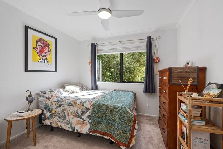 Photo of property in 5 Springwater Vale, Unsworth Heights, Auckland, 0632