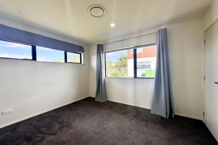 Photo of property in 15 Mcdowell Crescent, Hillcrest, Auckland, 0627