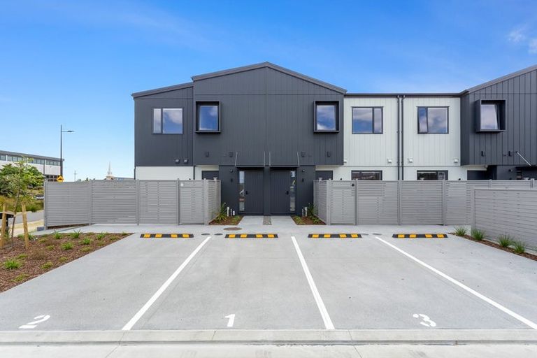 Photo of property in 15 Kohepiro Lane, Rosehill, Papakura, 2113