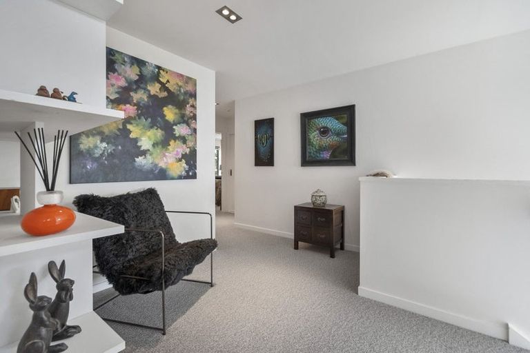 Photo of property in 42 Ruapehu Drive, Fitzherbert, Palmerston North, 4410