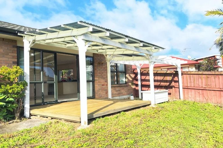 Photo of property in 11 Claywest Place, Glen Eden, Auckland, 0602