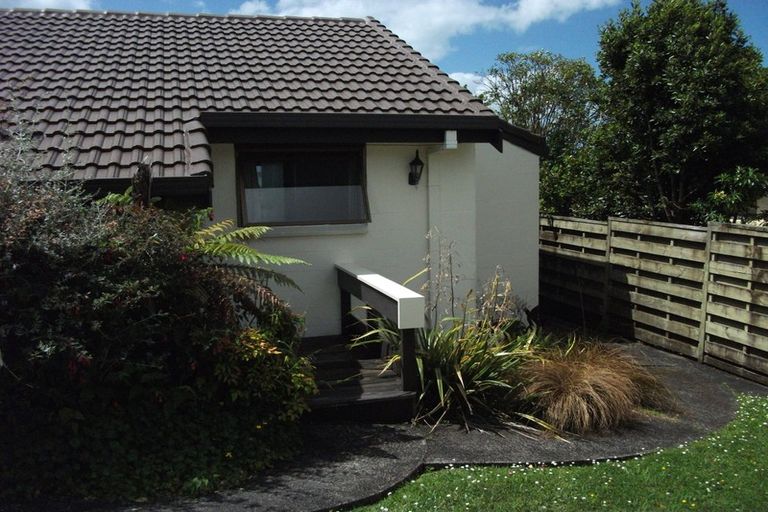 Photo of property in 22 Callender Place, Shelly Park, Auckland, 2014