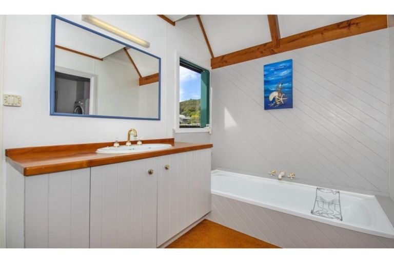 Photo of property in 25 Tapeka Road, Russell, 0202