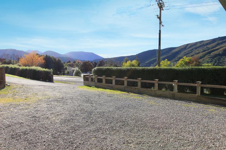 Photo of property in 31 Main Road, Havelock, 7100