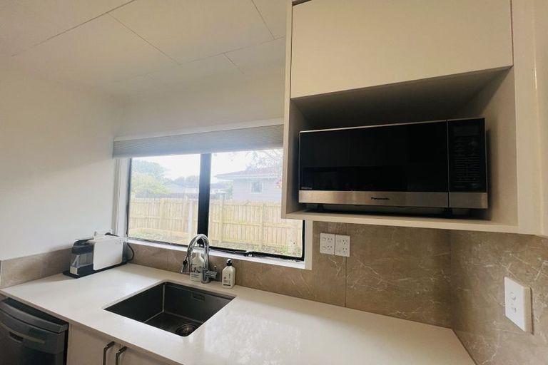 Photo of property in 391 Roscommon Road, Clendon Park, Auckland, 2103