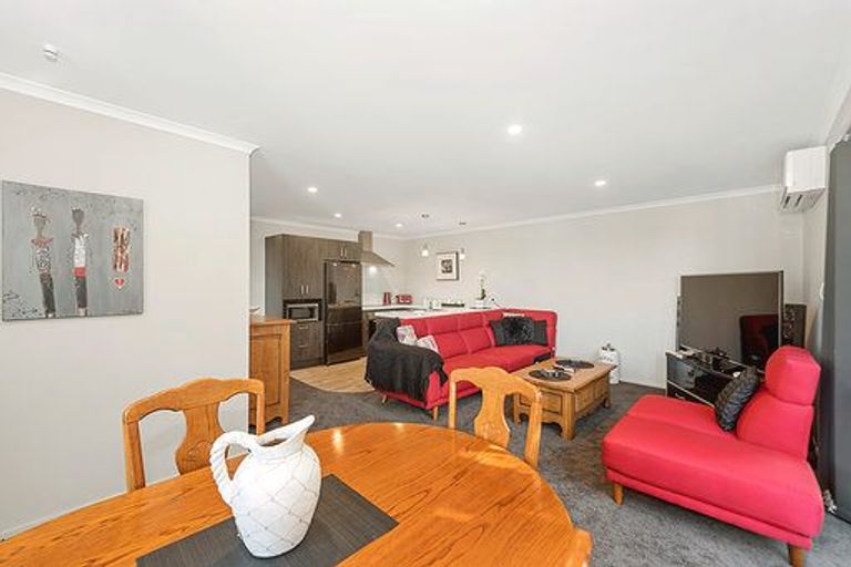 Photo of property in 1/142 Forest Lake Road, Forest Lake, Hamilton, 3200