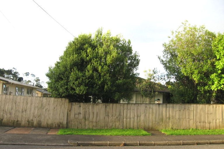 Photo of property in 5 Coletta Lane, Te Atatu South, Auckland, 0610